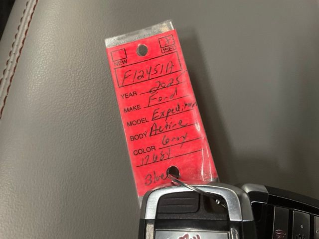 Used 2025 Ford Expedition Active AWD/4WD image 19