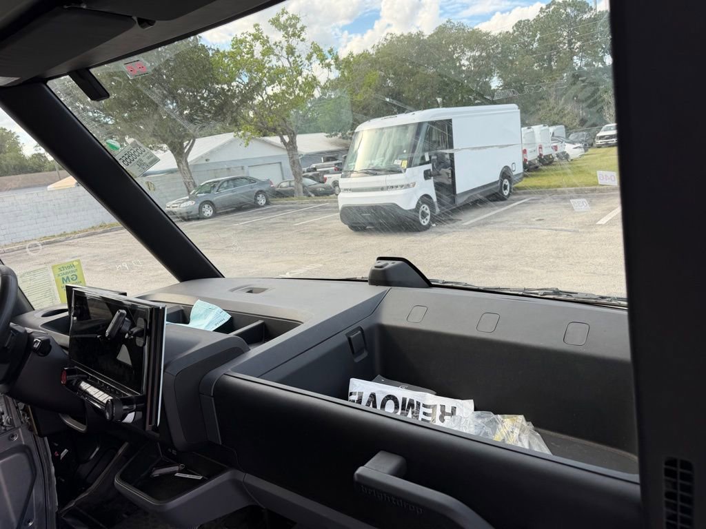 Used 2024 Chevrolet Brightdrop 600 w/ Commercial Equipment Package AWD/4WD image 16