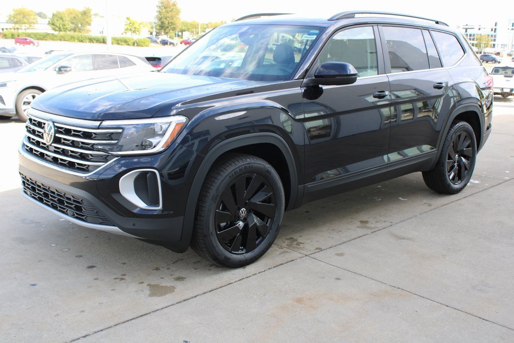 New 2026 Volkswagen Atlas SE image 3