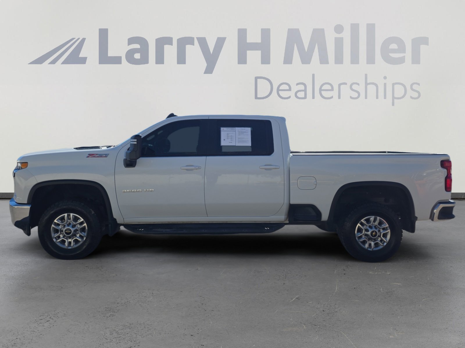 Used 2022 Chevrolet Silverado 2500 LT w/ Convenience Package image 2