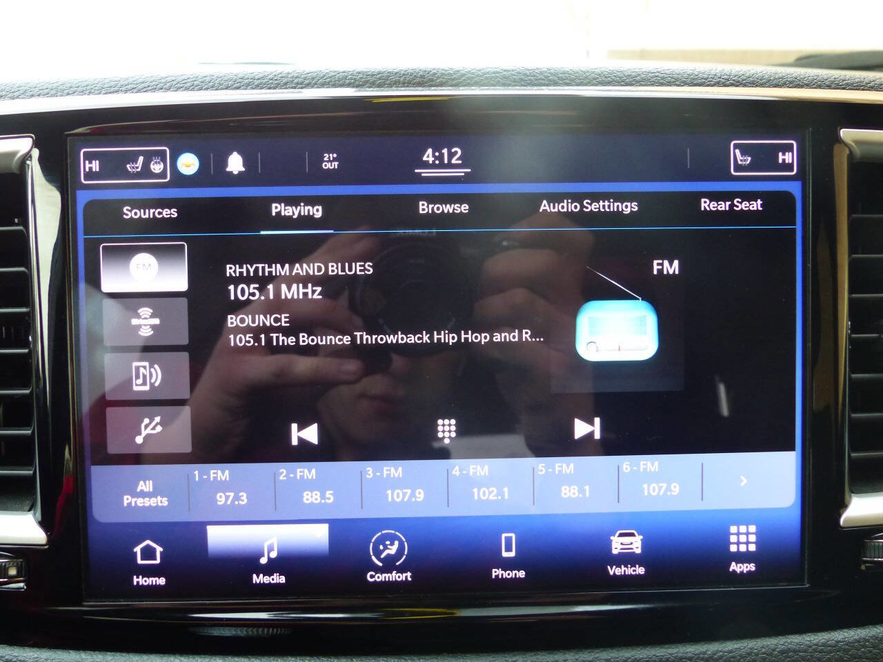 Used 2021 Chrysler Pacifica Touring w/ Uconnect Theater Family Group image 28