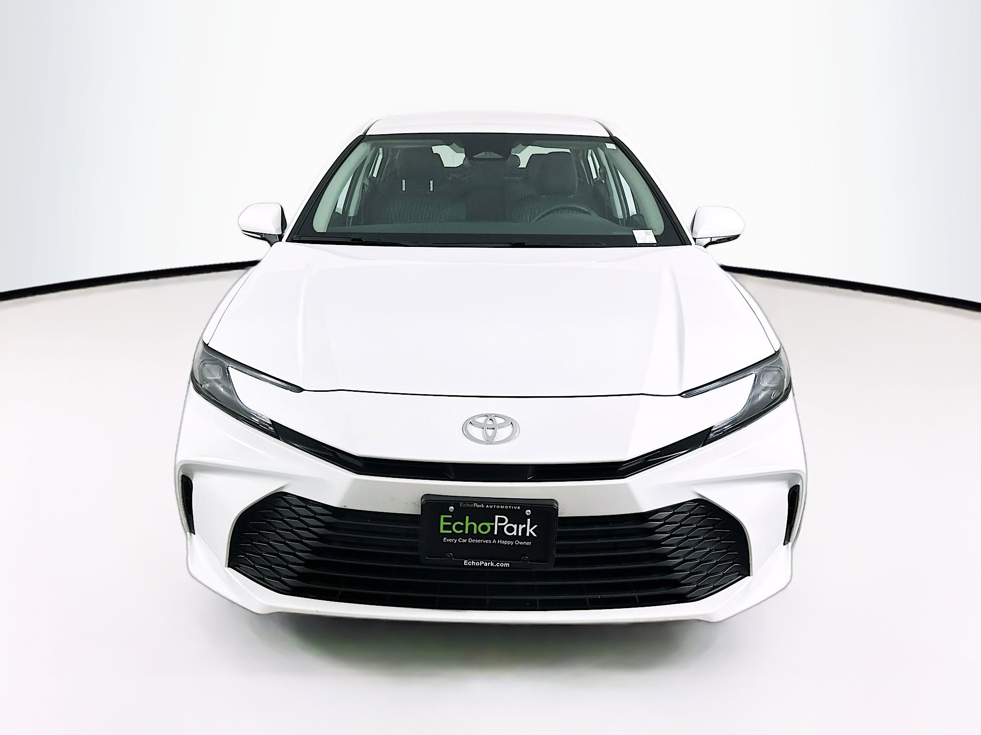 Used 2025 Toyota Camry LE image 2