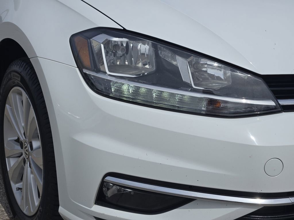 Used 2019 Volkswagen Golf SE image 9
