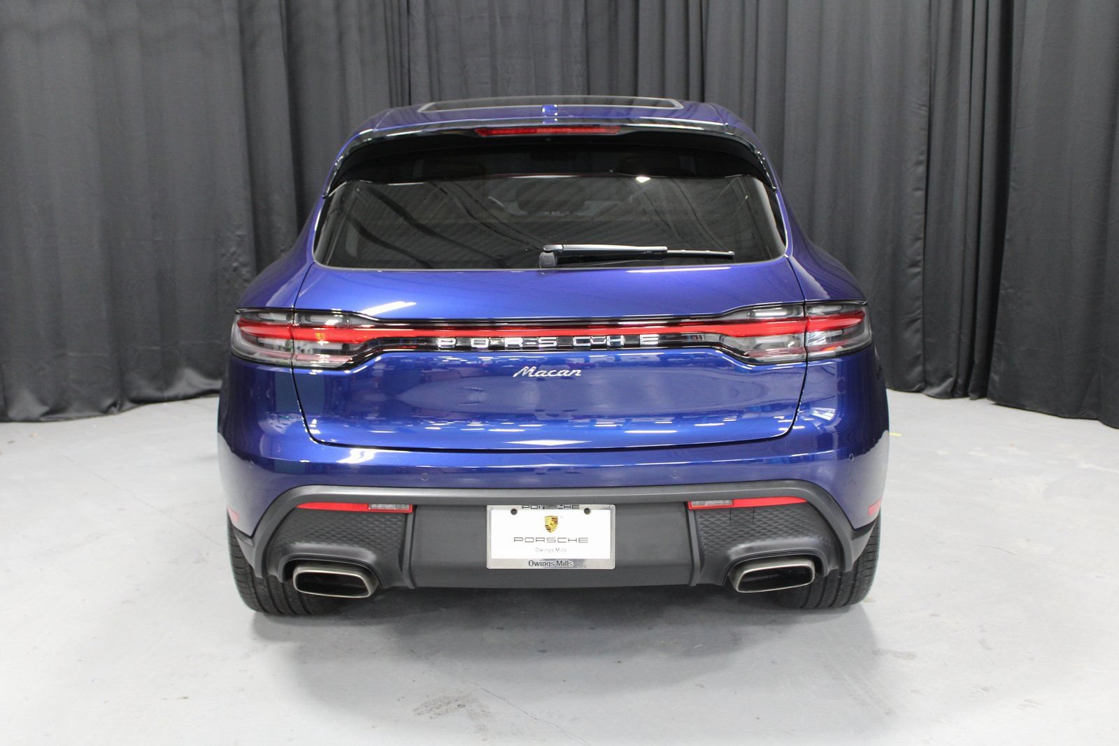 Certified 2025 Porsche Macan AWD/4WD image 3