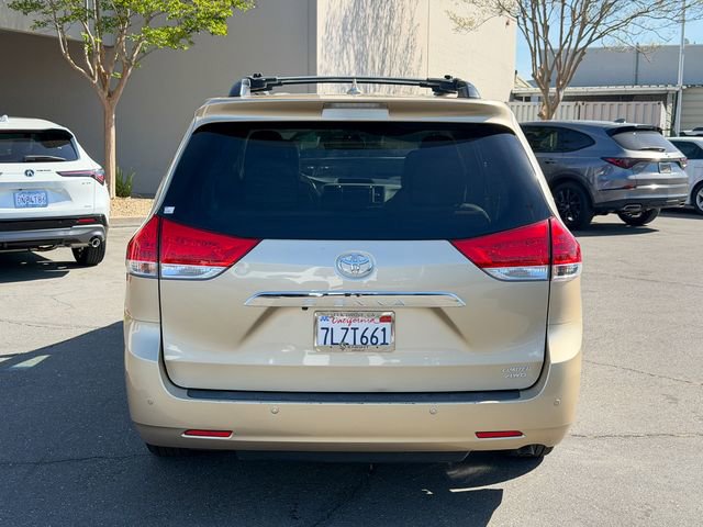 Used 2014 Toyota Sienna Limited w/ Limited Premium Package image 9