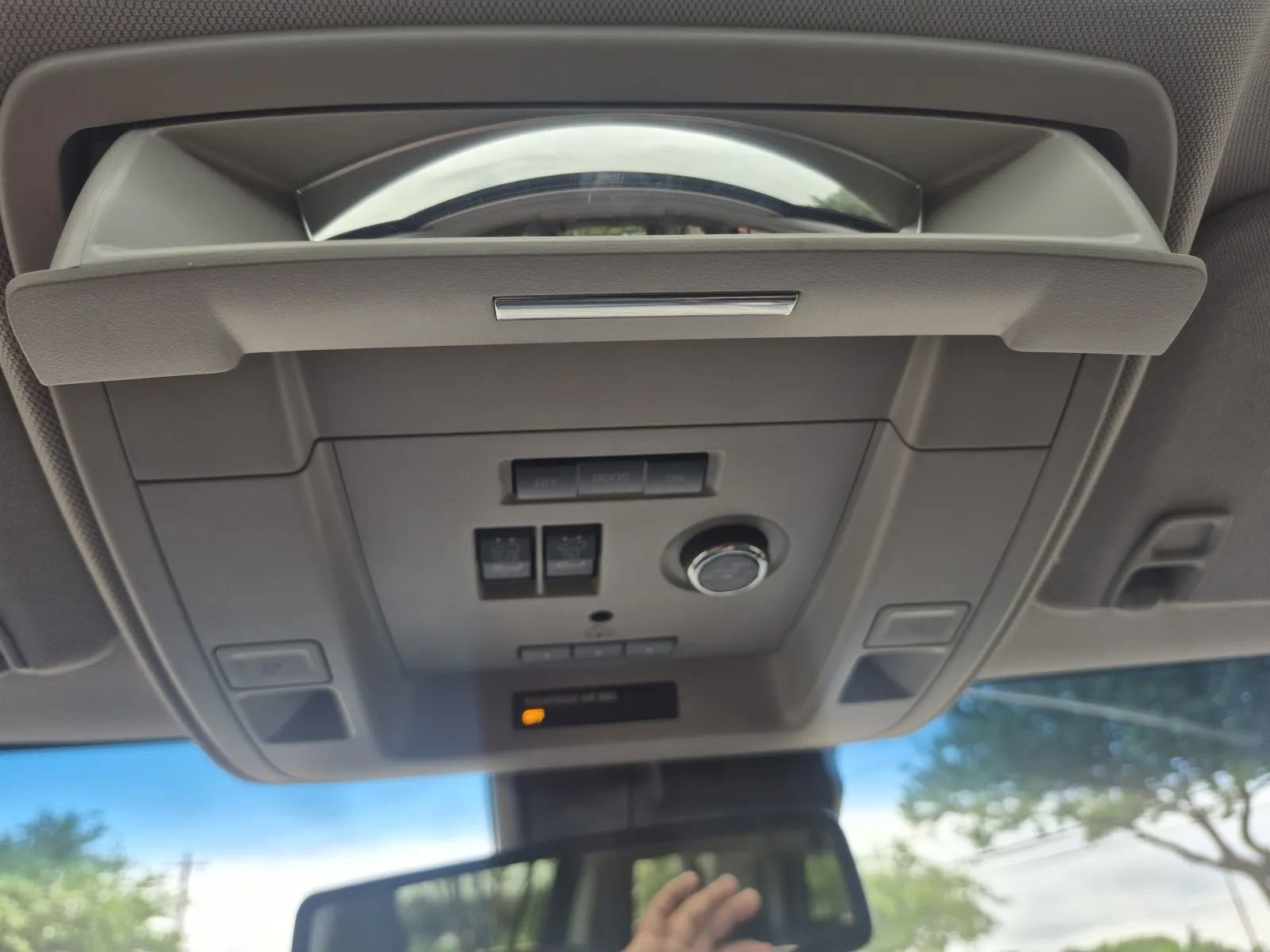 Used 2018 Chevrolet Suburban Premier AWD/4WD image 36