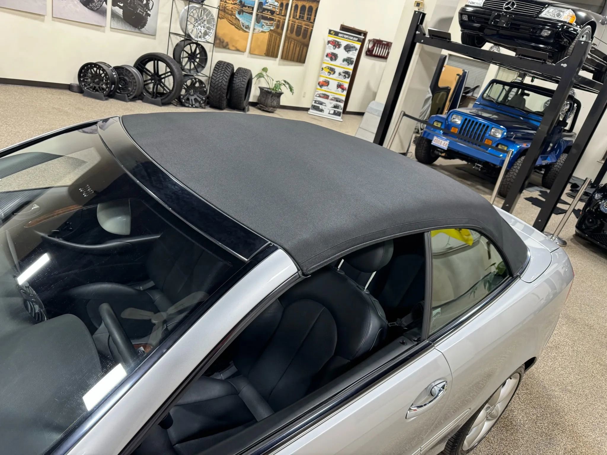 Used 2005 Mercedes-Benz CLK 320 Cabriolet image 24