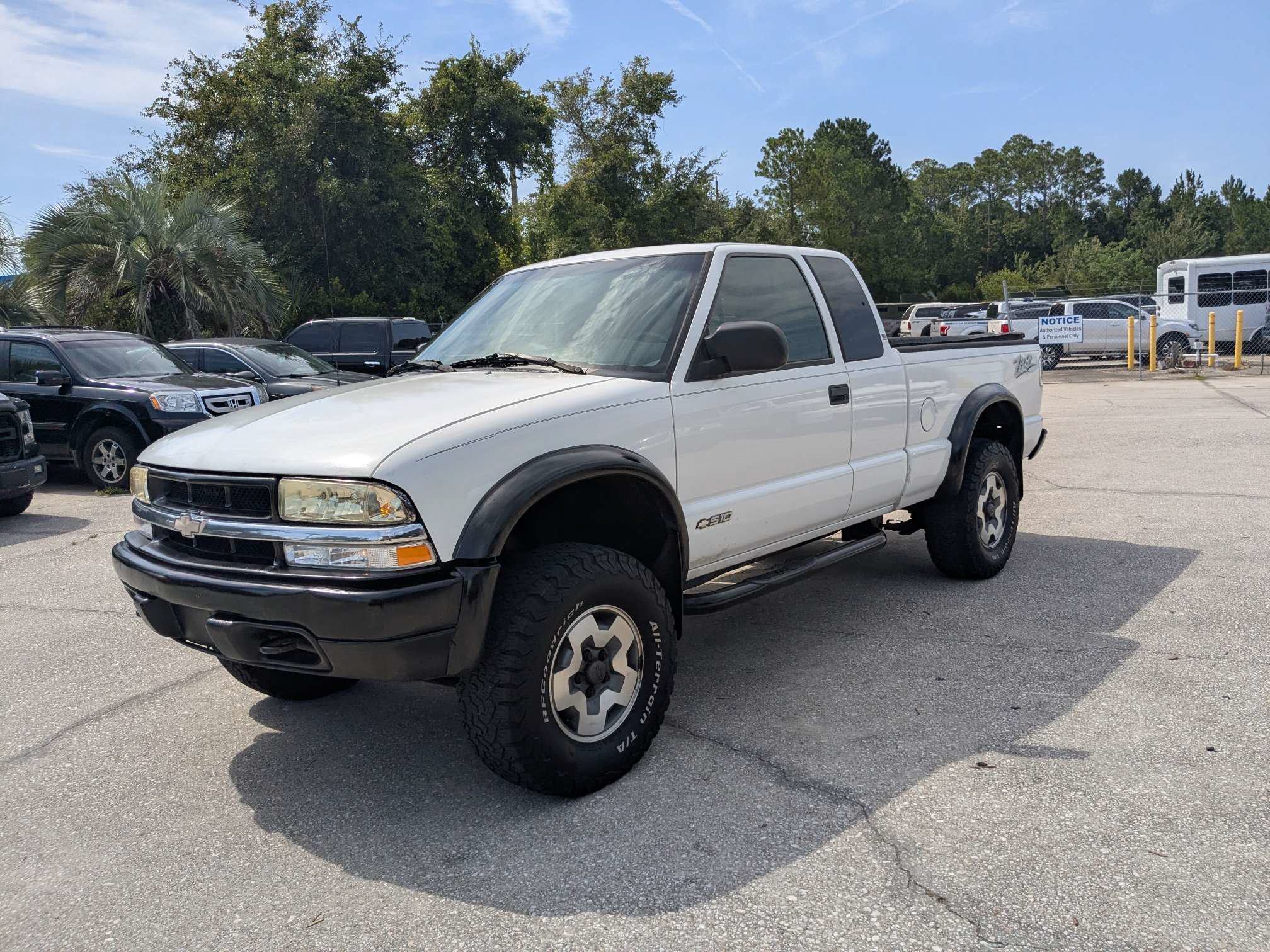 Used 2001 Chevrolet S10 Pickup 4x4 Extended Cab image 8