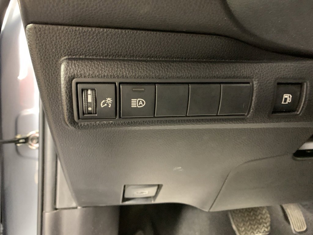 Used 2023 Toyota Corolla LE w/ Carpet Mat Package (TMS) image 15