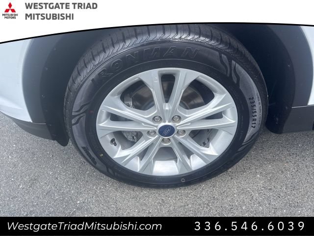 Used 2018 Ford Escape SE w/ Ford Safe & Smart Package FWD image 5