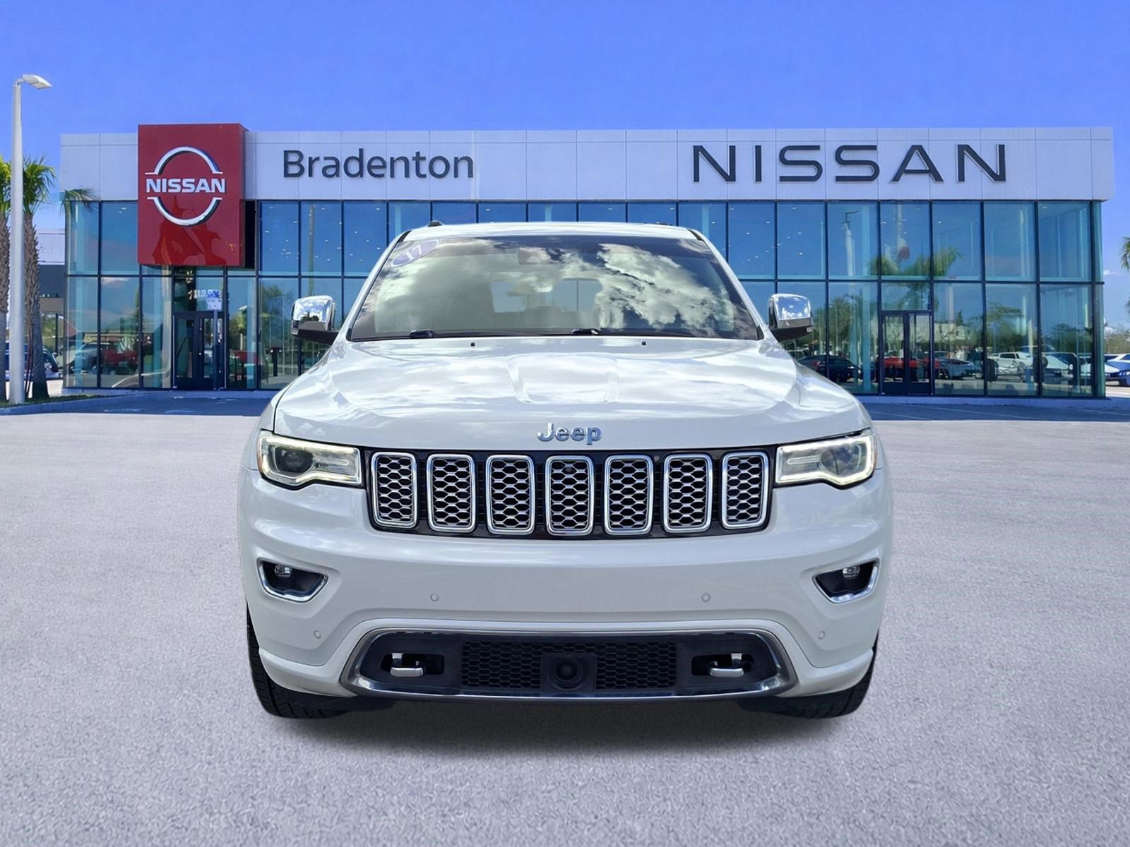 Used 2017 Jeep Grand Cherokee Overland w/ Jeep Active Safety Group image 2