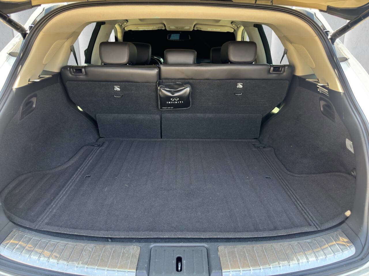 Used 2016 INFINITI QX70 AWD w/ Premium Package image 18
