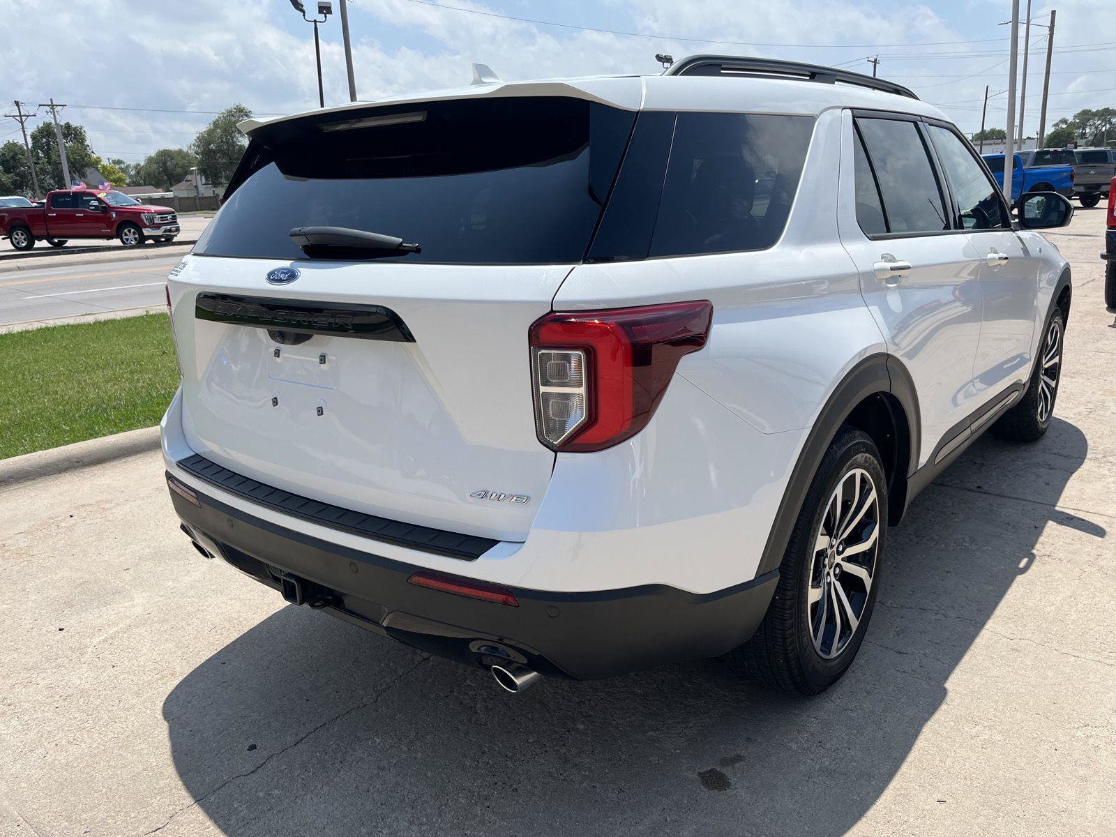 Used 2023 Ford Explorer ST-Line w/ Class IV Trailer Tow Package AWD/4WD image 6