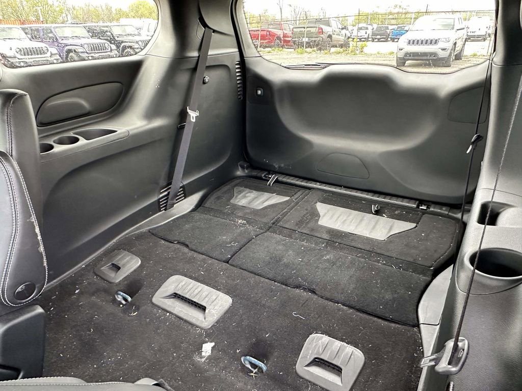 Used 2023 Chrysler Pacifica Touring-L w/ S Appearance Package FWD image 11