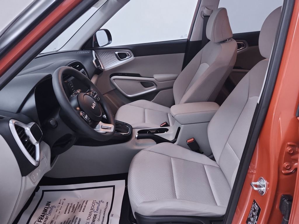 Used 2025 Kia Soul LX FWD image 11