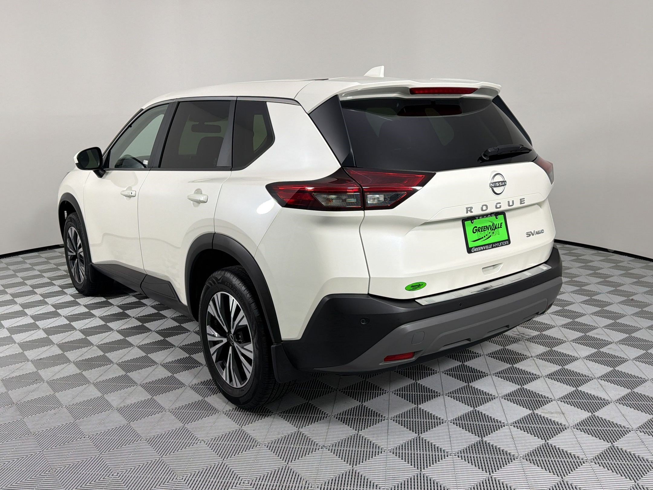 Used 2023 Nissan Rogue SV AWD/4WD image 3