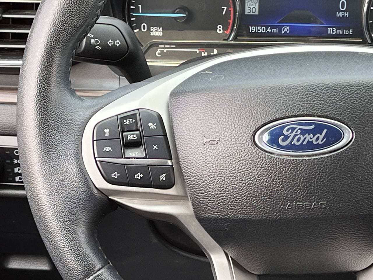 Used 2024 Ford Explorer Limited w/ Limited Technology Package RWD image 12