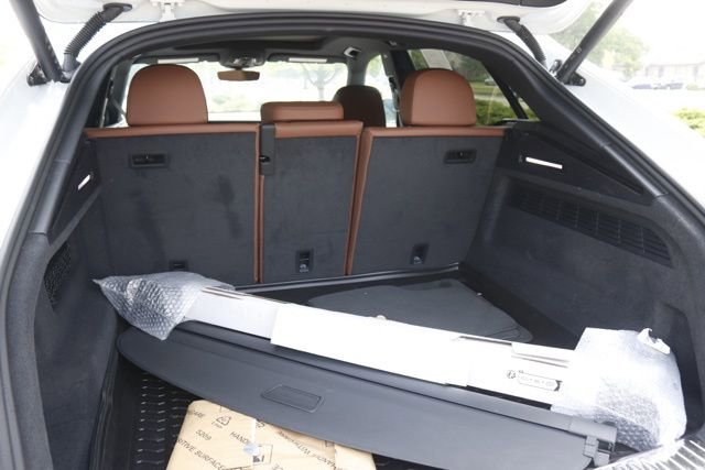 Used 2024 Audi Q8 Premium image 5