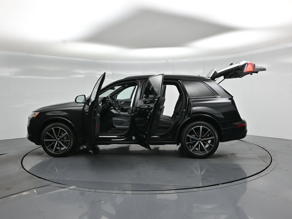 Used 2022 Audi Q7 3.0T Premium Plus w/ Premium Plus Package AWD/4WD image 39