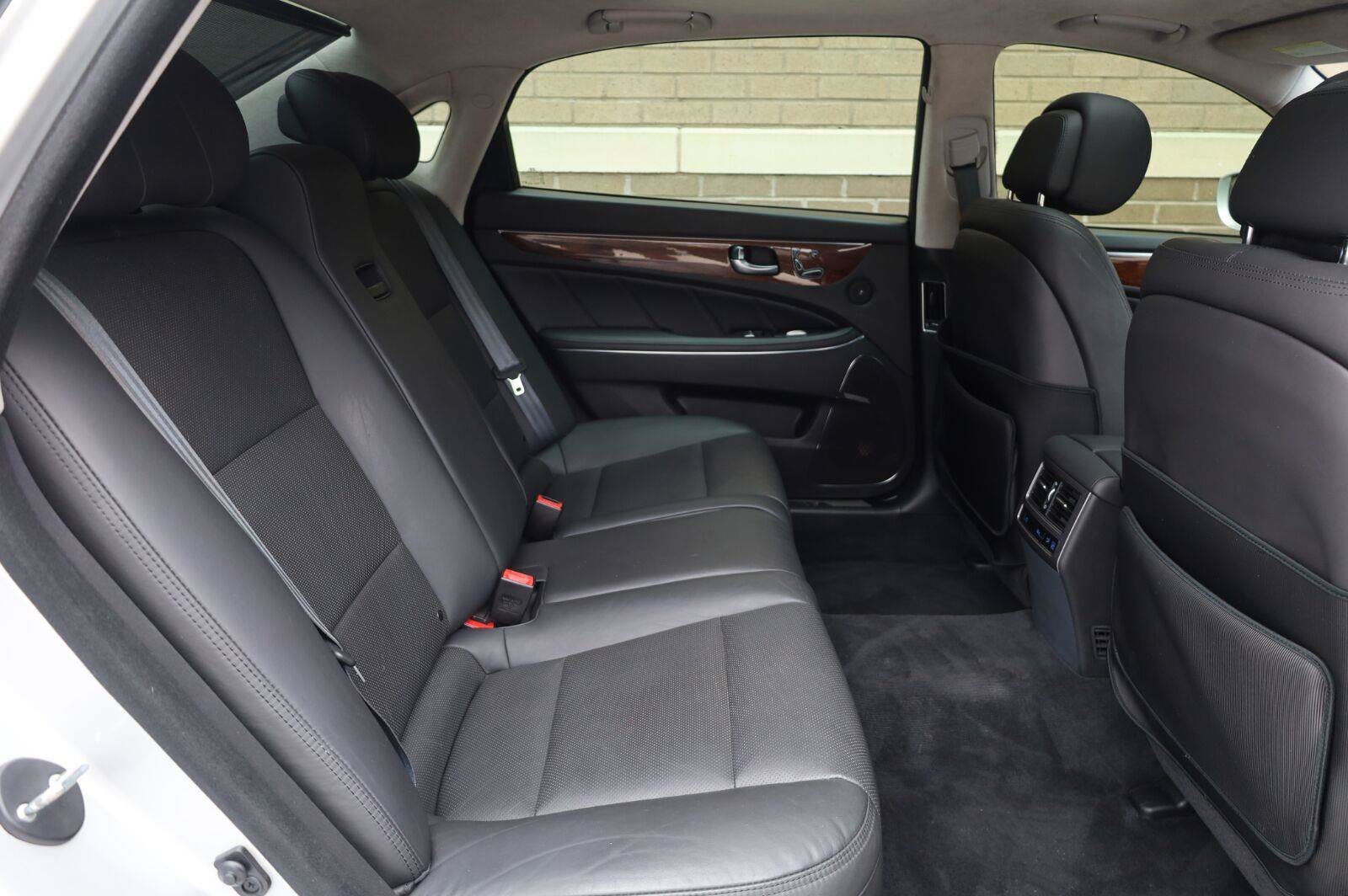 Used 2015 Hyundai Equus Signature RWD image 24