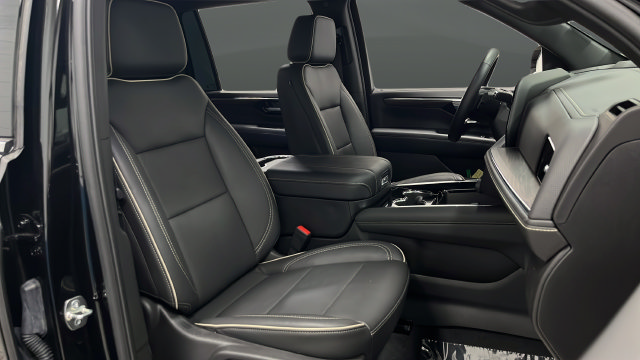 Used 2025 Chevrolet Suburban Premier AWD/4WD image 21