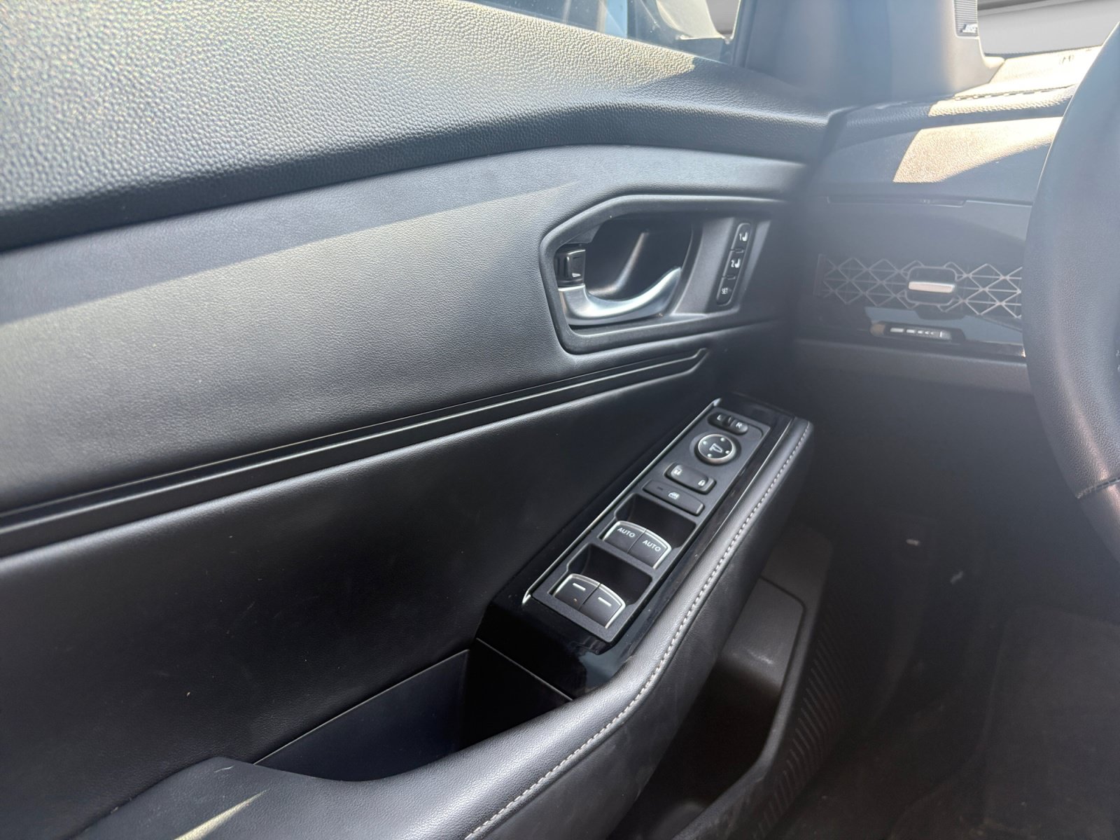 Used 2025 Honda Accord Touring image 12