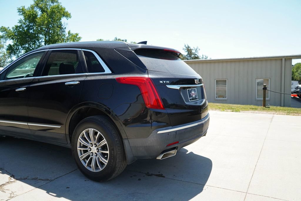 Used 2017 Cadillac XT5 Luxury w/ Driver Awareness Package FWD image 21