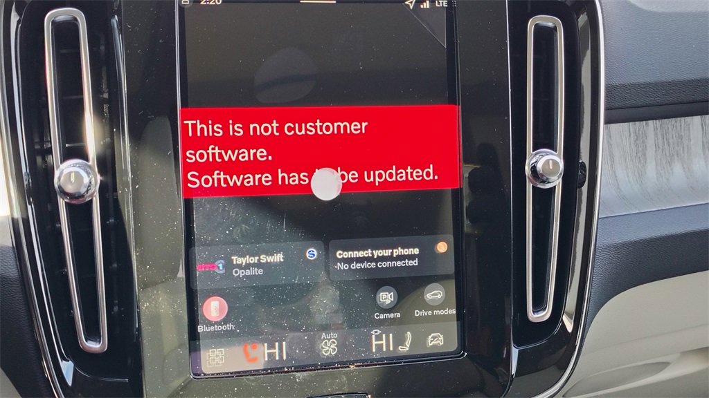 New 2026 Volvo XC40 B5 Plus w/ Protection Package Premier image 19