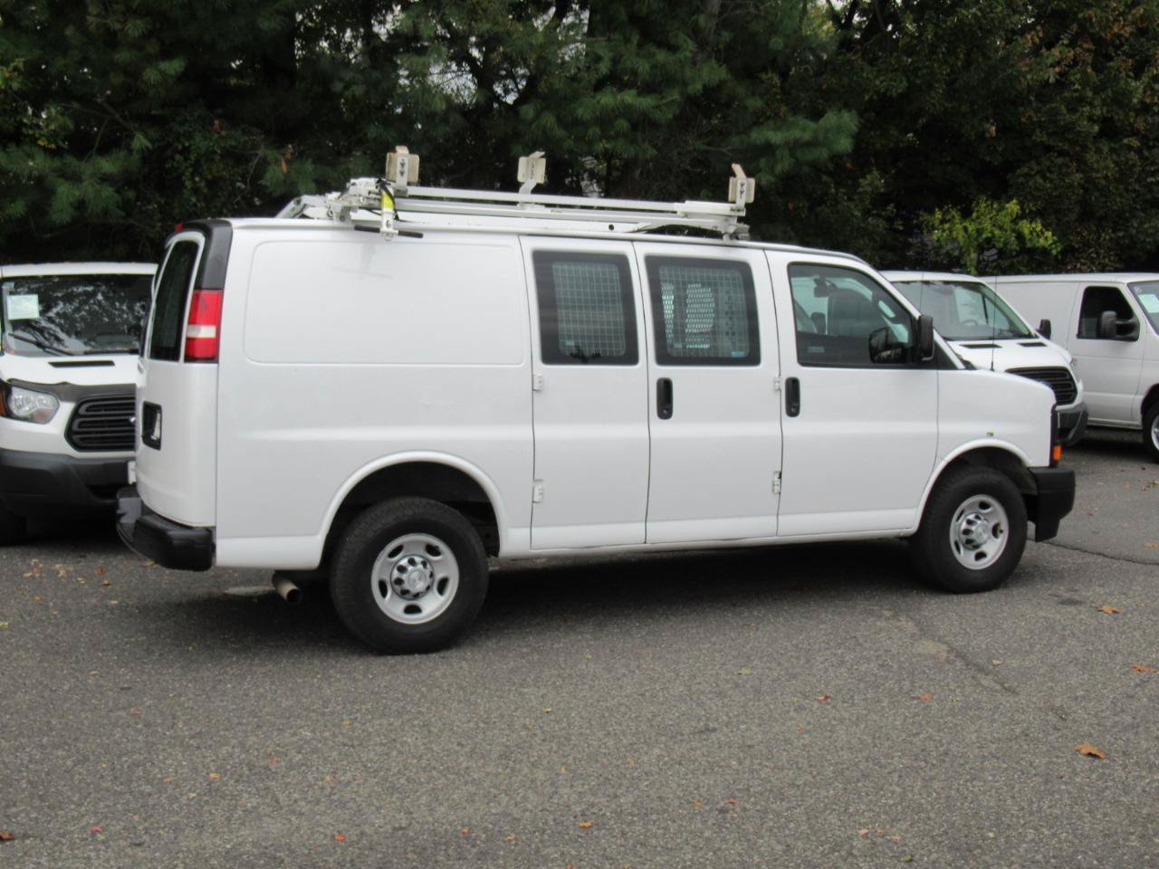Used 2017 Chevrolet Express 2500 RWD image 6