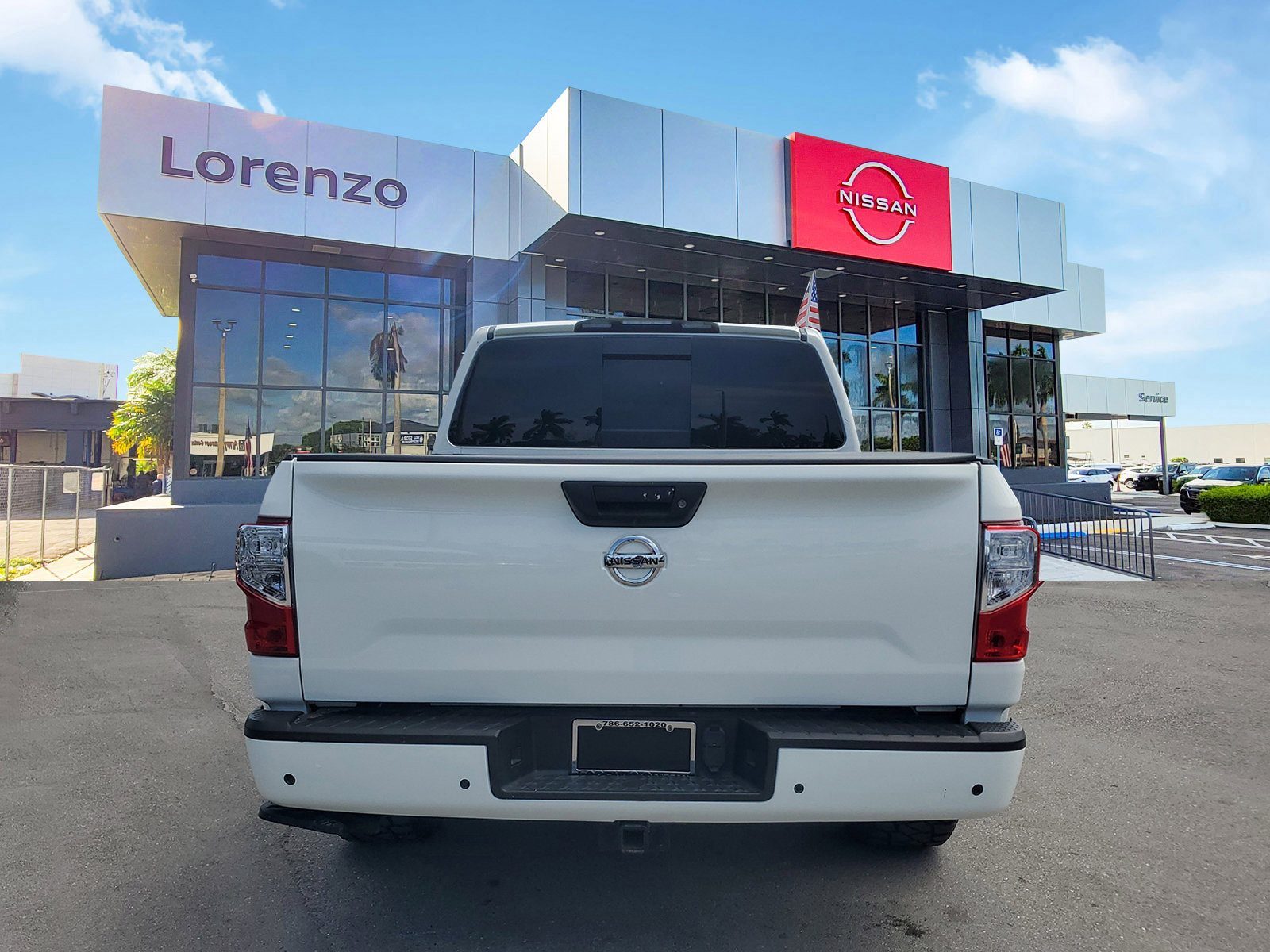 Used 2021 Nissan Titan SV w/ SV Convenience Package image 6