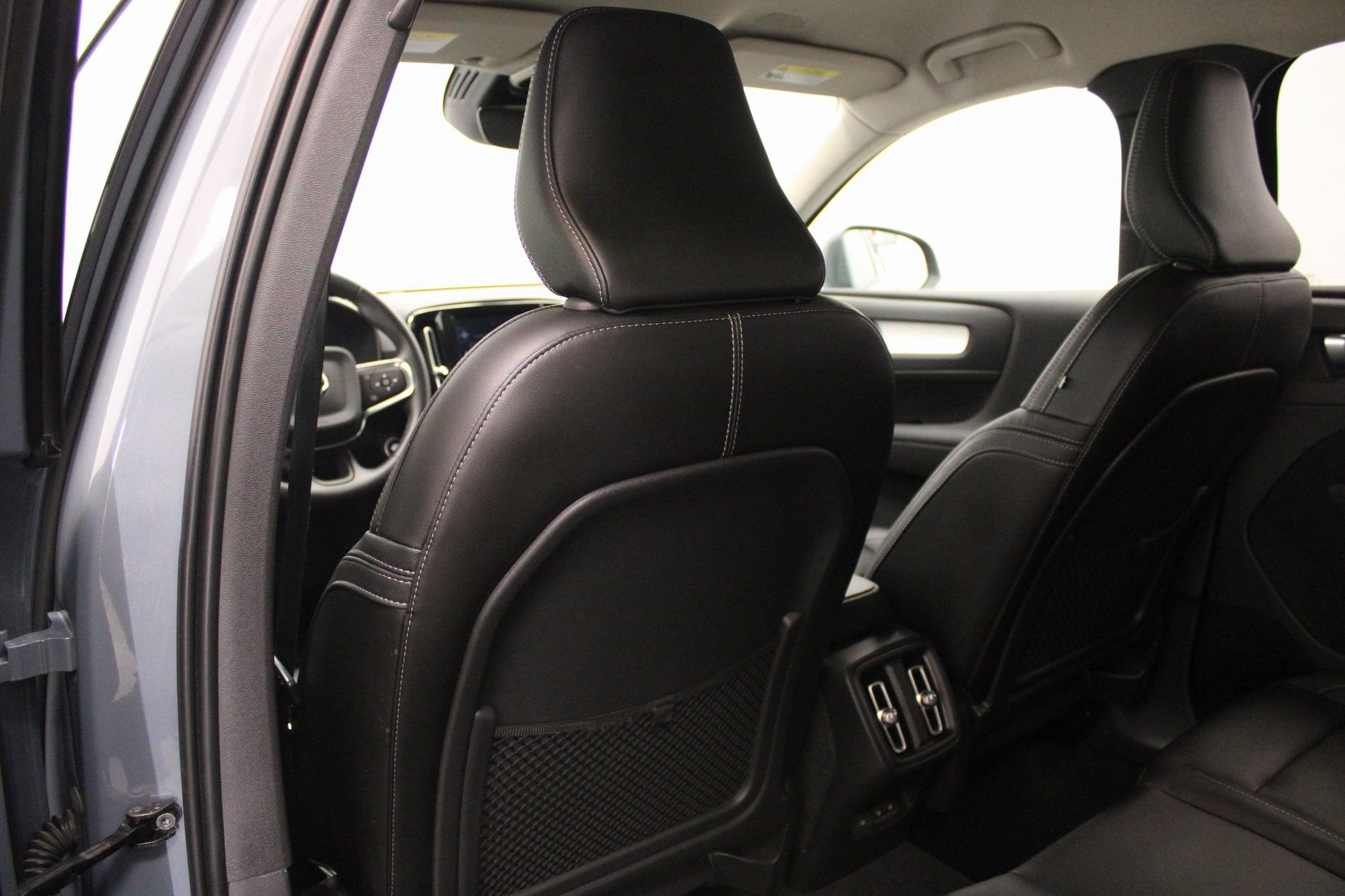 Used 2021 Volvo XC40 T5 Momentum image 21