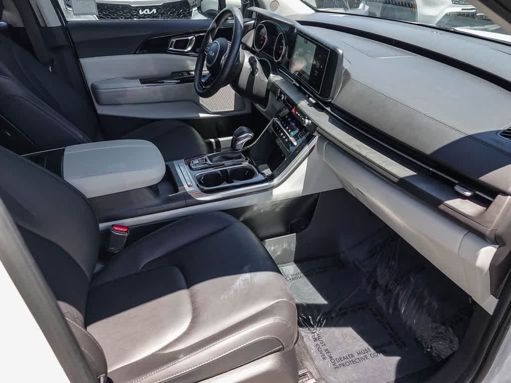 Certified 2023 Kia Carnival EX FWD image 15