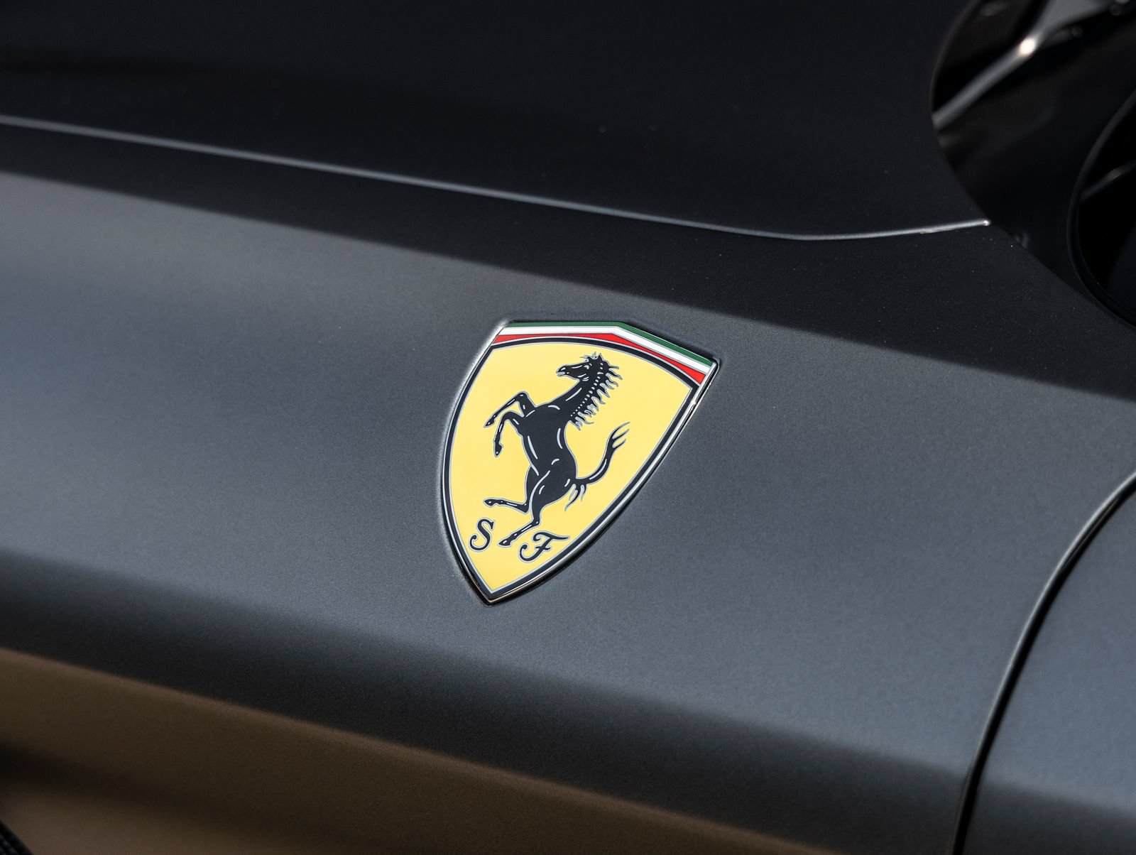 Used 2016 Ferrari California T RWD image 18