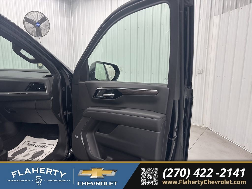 Used 2025 Chevrolet Suburban Z71 w/ Comfort Package image 12