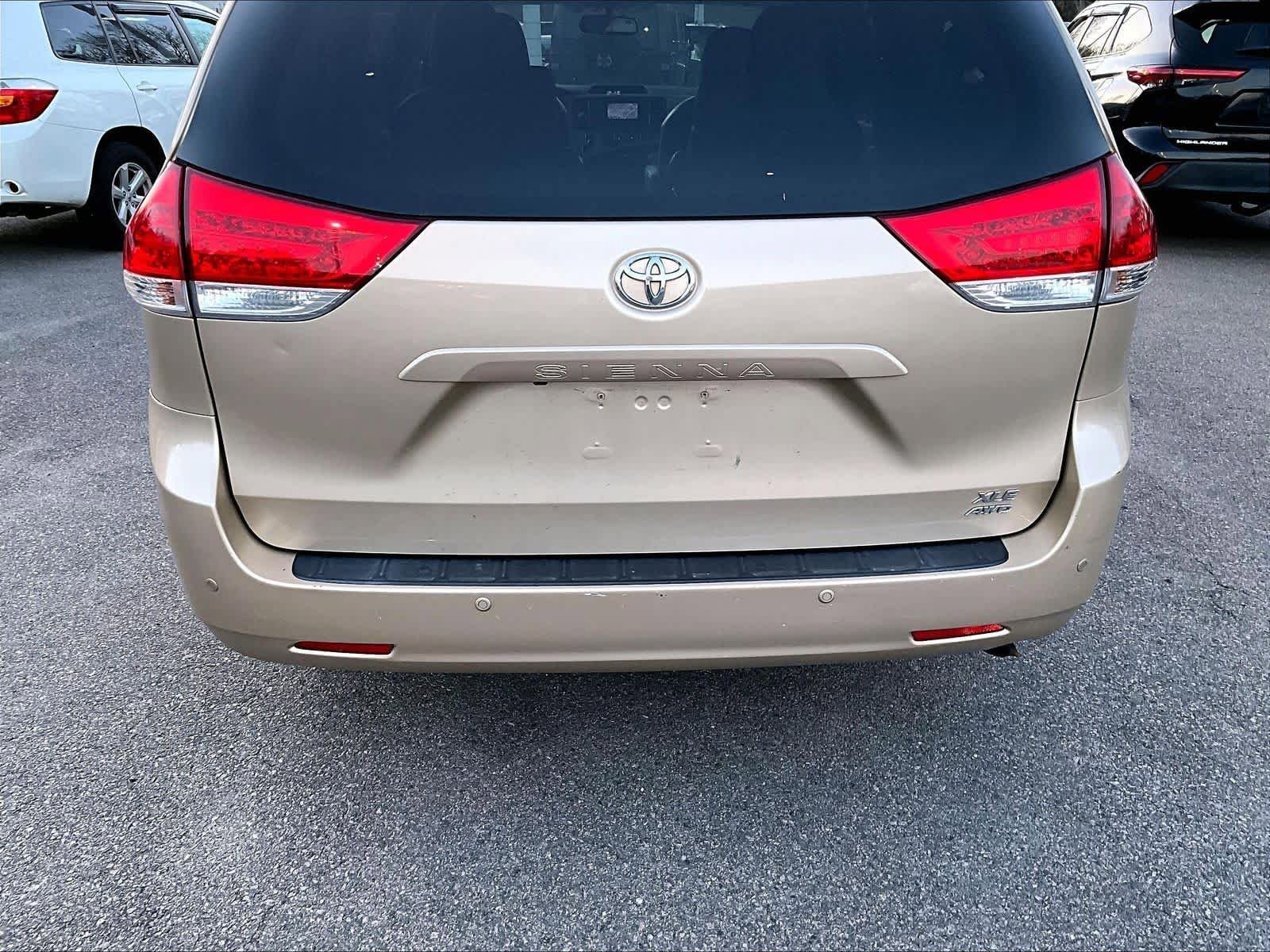 Used 2012 Toyota Sienna XLE w/ Entertainment Pkg AWD/4WD image 7