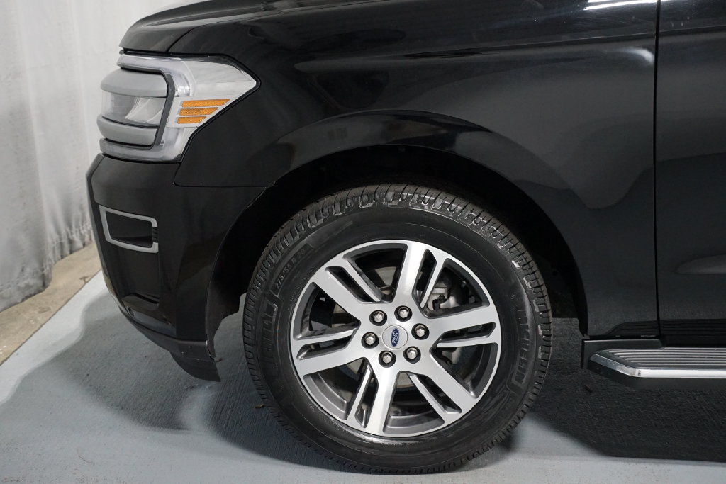 Used 2023 Ford Expedition XLT RWD image 5