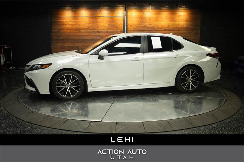 Used 2023 Toyota Camry SE w/ Cold Weather Package AWD/4WD image 1