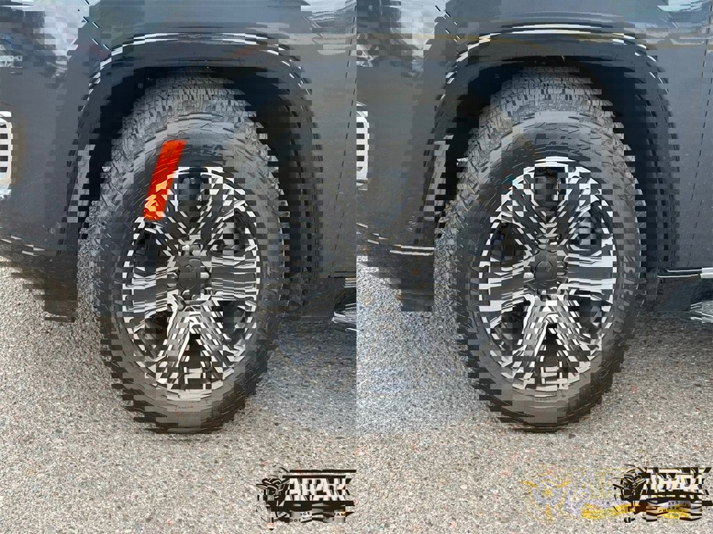 New 2024 Jeep Wagoneer L 4WD w/ HD Trailer Tow Package image 10