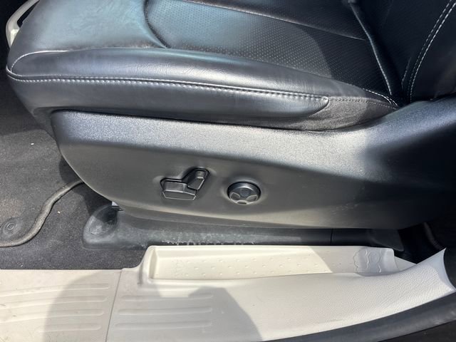 Used 2023 Chrysler Pacifica Touring-L FWD image 9