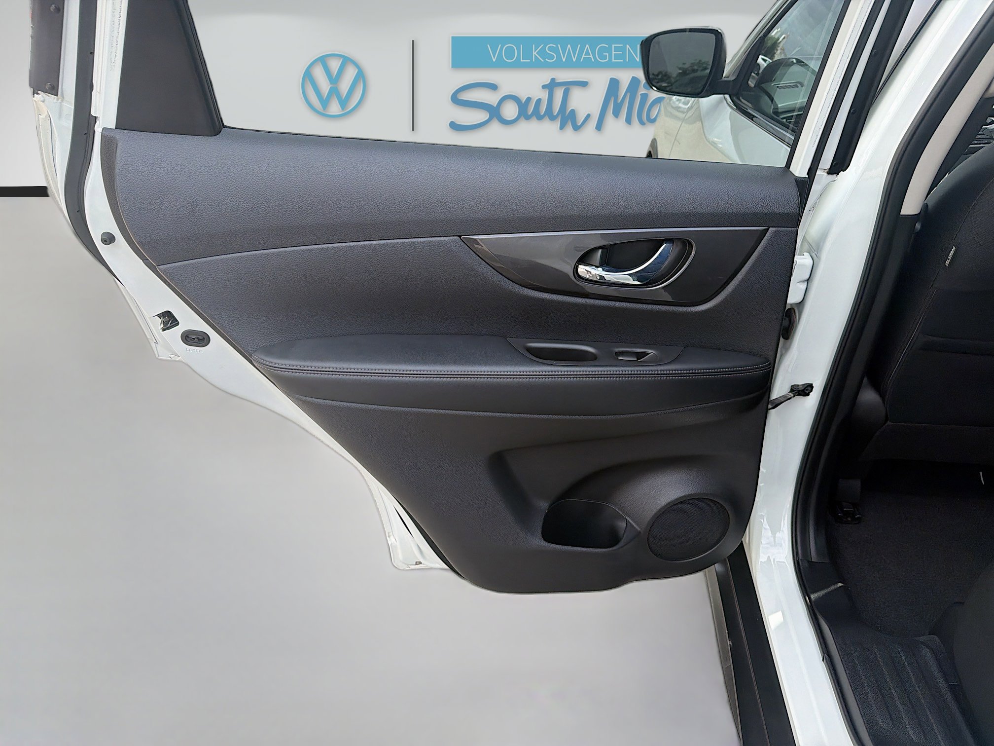 Used 2020 Nissan Rogue SV image 25