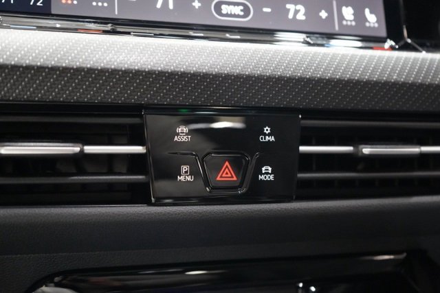 Used 2024 Volkswagen Golf R image 31