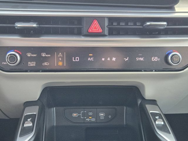 Certified 2025 Kia Sorento EX w/ Panoramic Sunroof Package FWD image 18