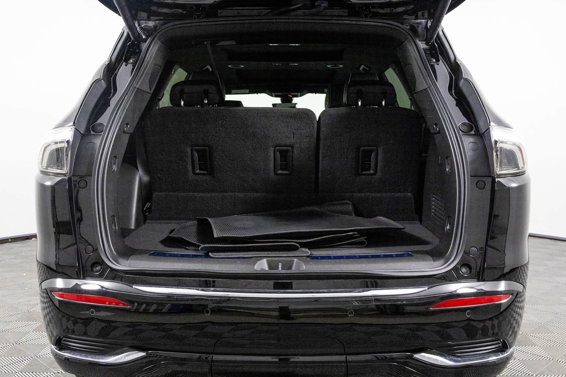 Certified 2023 Buick Enclave Avenir w/ Avenir Technology Package image 36