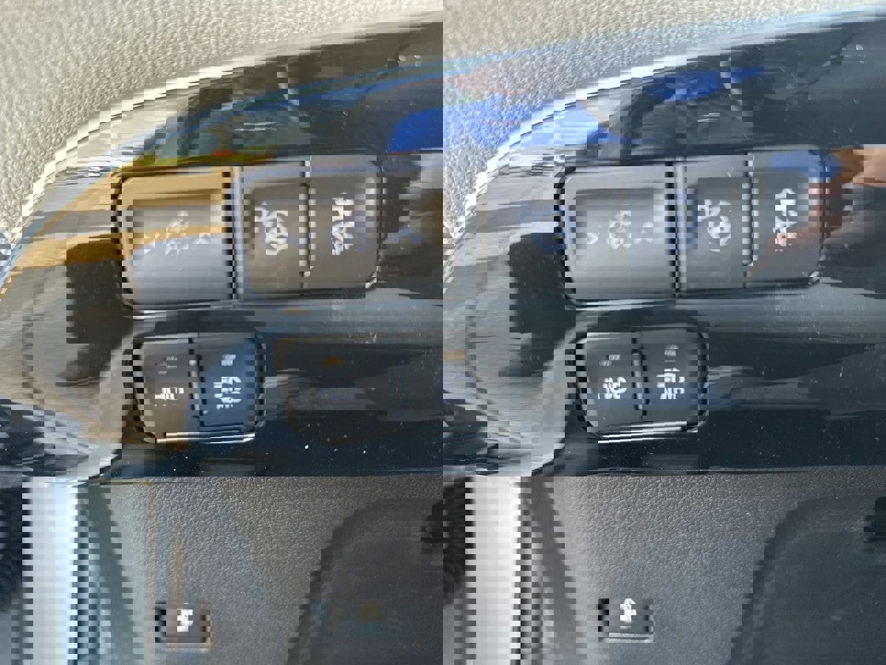 Used 2022 Toyota Prius Limited w/ Premium Convenience Package image 7