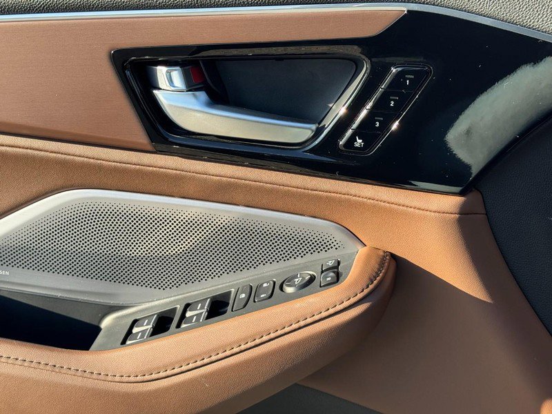 Used 2025 Acura MDX SH-AWD w/ Technology Package image 27