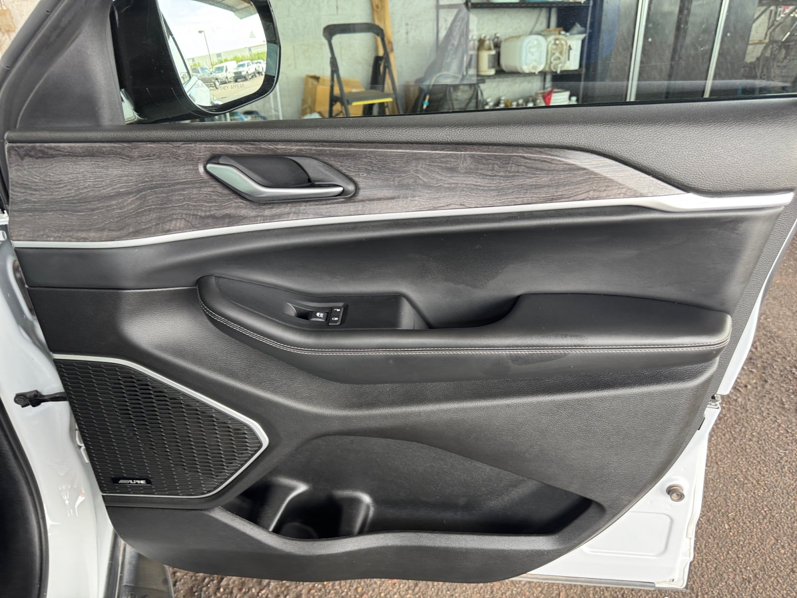 Used 2022 Jeep Grand Cherokee Limited AWD/4WD image 31
