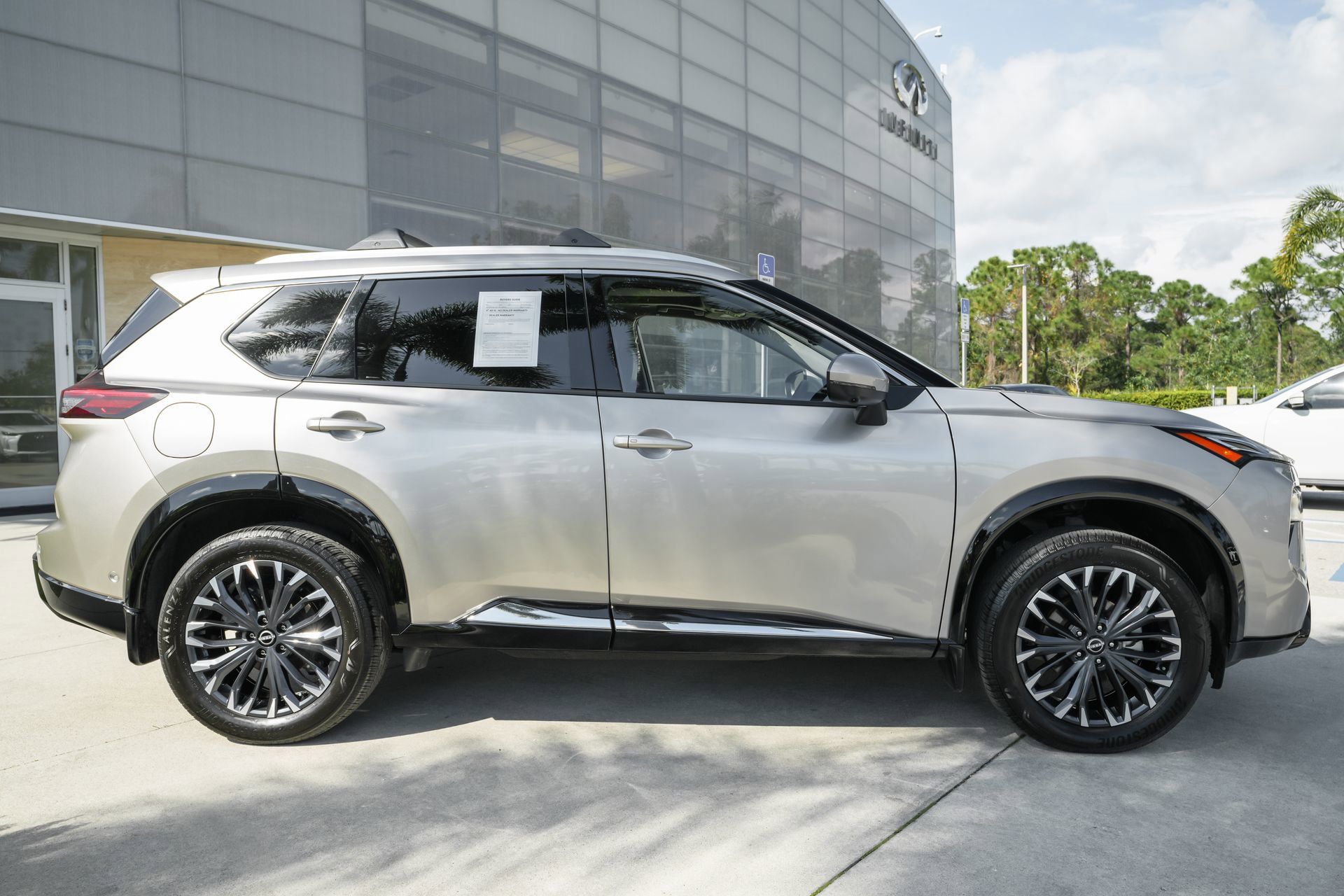 Used 2025 Nissan Rogue Platinum w/ Platinum Premium Package image 29