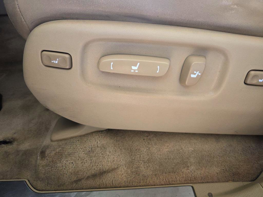 Used 2010 Lexus LX 570 4WD image 27