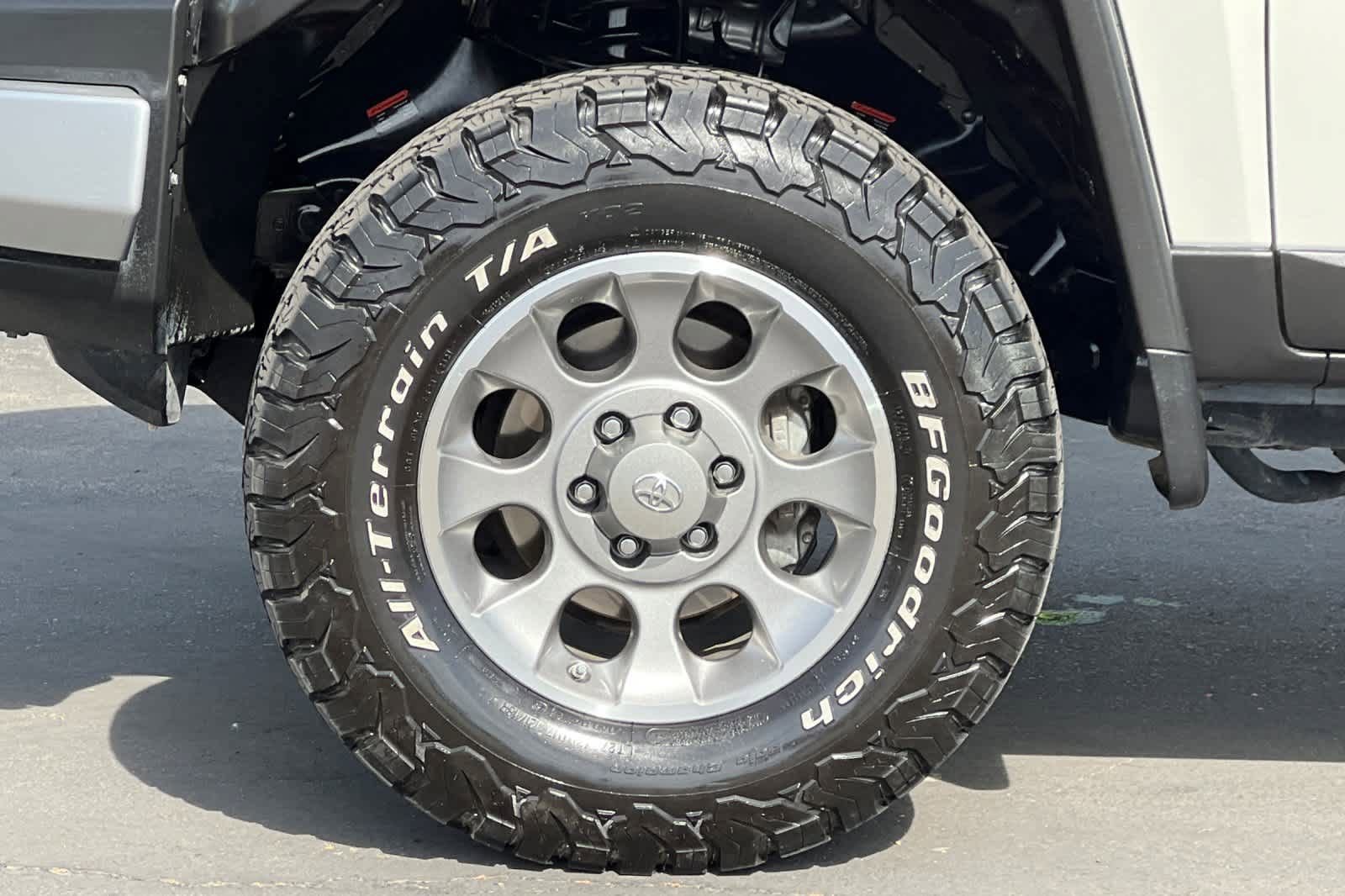 Used 2013 Toyota FJ Cruiser 4WD w/ Convenience Pkg image 25