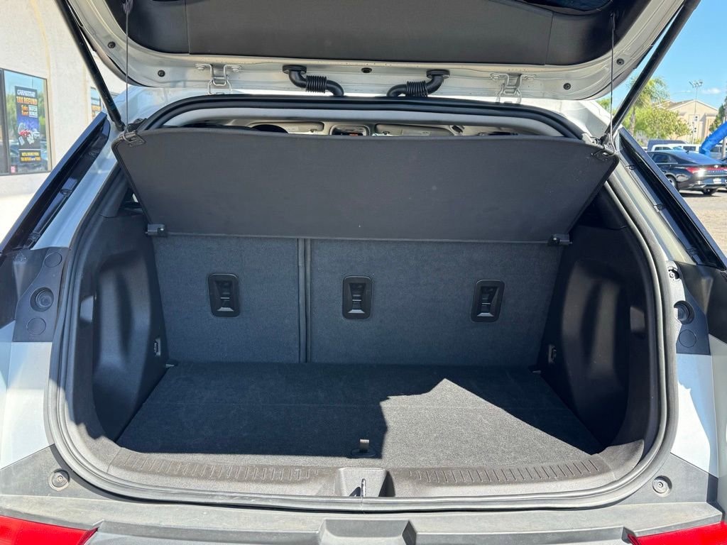 Used 2023 Chevrolet Bolt EUV LT image 7